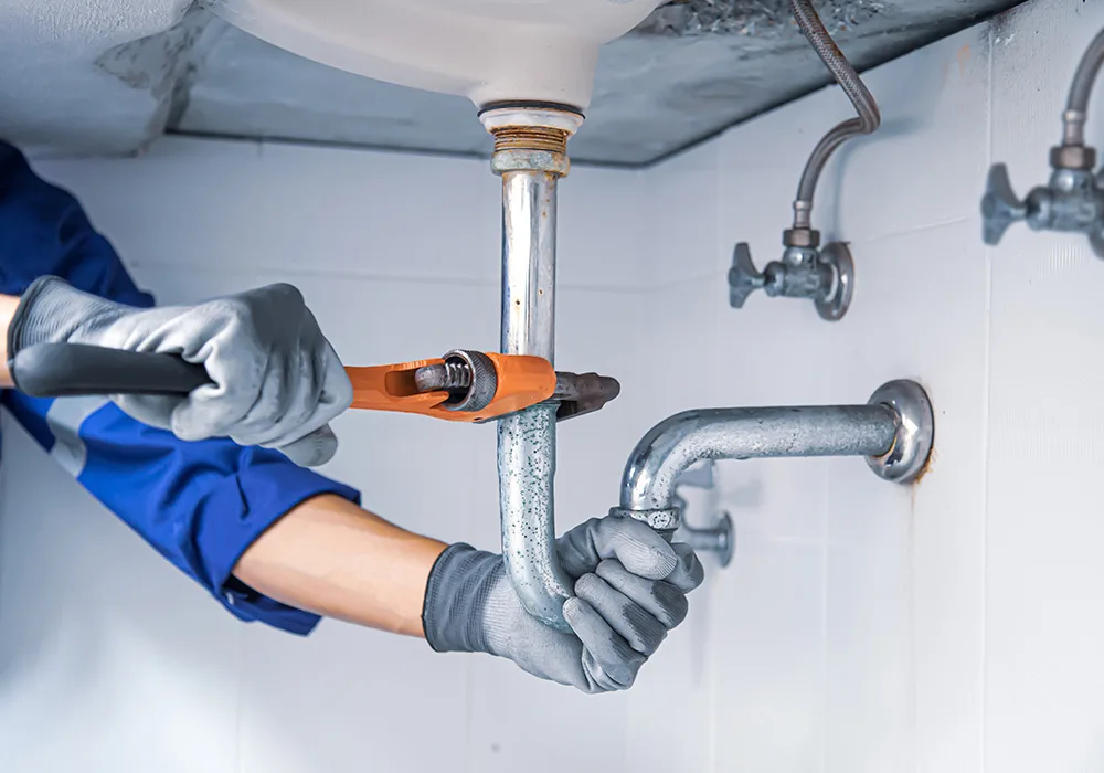 Reparación profesional de la tubería de un lavabo
